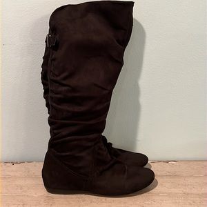 Report Makee tall Black Vegan Boot